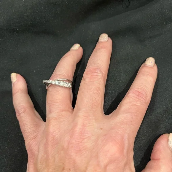 Swarovski Twist Ring - Picture 4 of 6